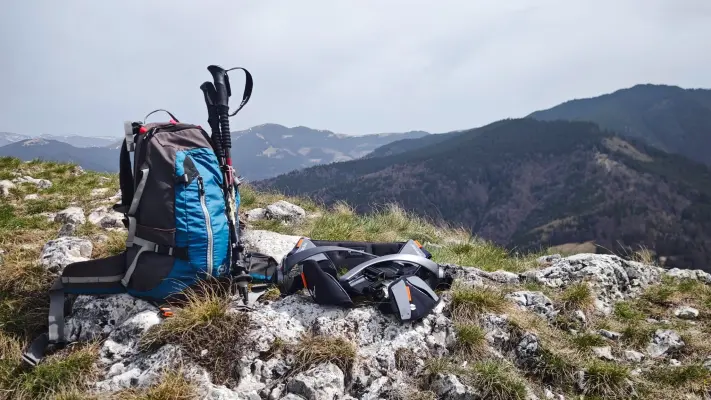 Exoesqueletos vs. Bastões de Trekking: Qual é Mais Eficaz para Caminhantes de Longa Distância?