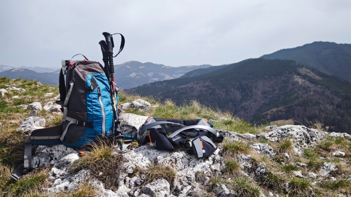 Exoesqueletos vs. Bastões de Trekking: Qual é Mais Eficaz para Caminhantes de Longa Distância?