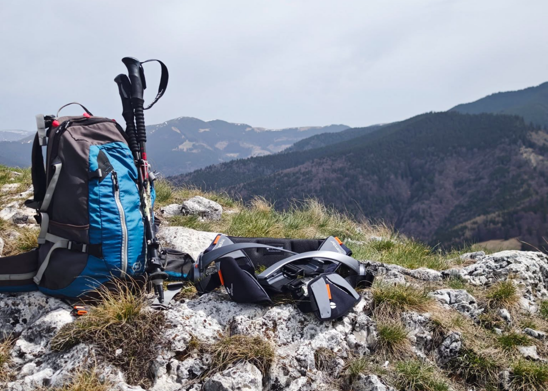 Exoesqueletos vs. Bastões de Trekking: Qual é Mais Eficaz para Caminhantes de Longa Distância?